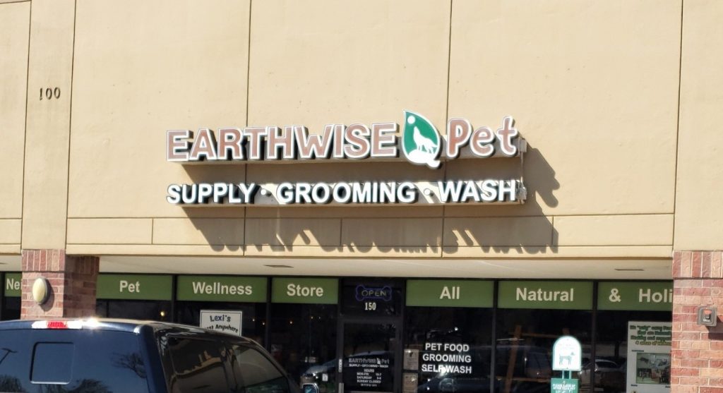 Earthwise Pet Southlake storefront and name sign.
